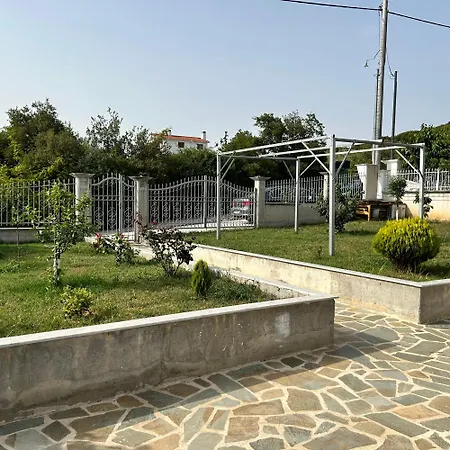 Sea View With Garden, Delta Hospitality Apartament