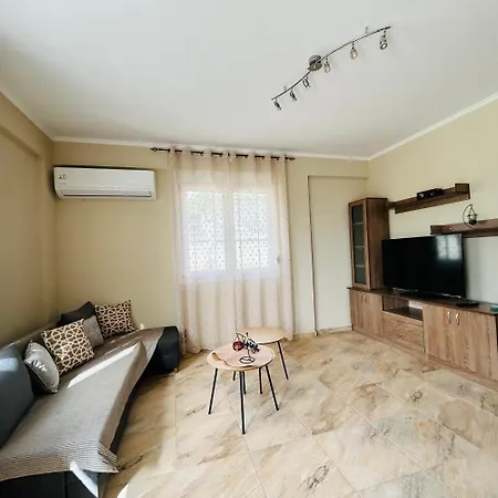 Sea View With Garden, Delta Hospitality Apartament *