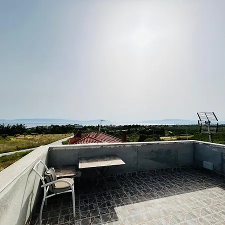 Sea View With Garden, Delta Hospitality Apartament