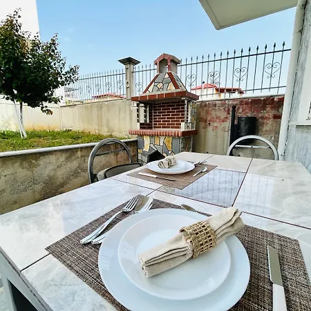 Sea View With Garden, Delta Hospitality Apartament *